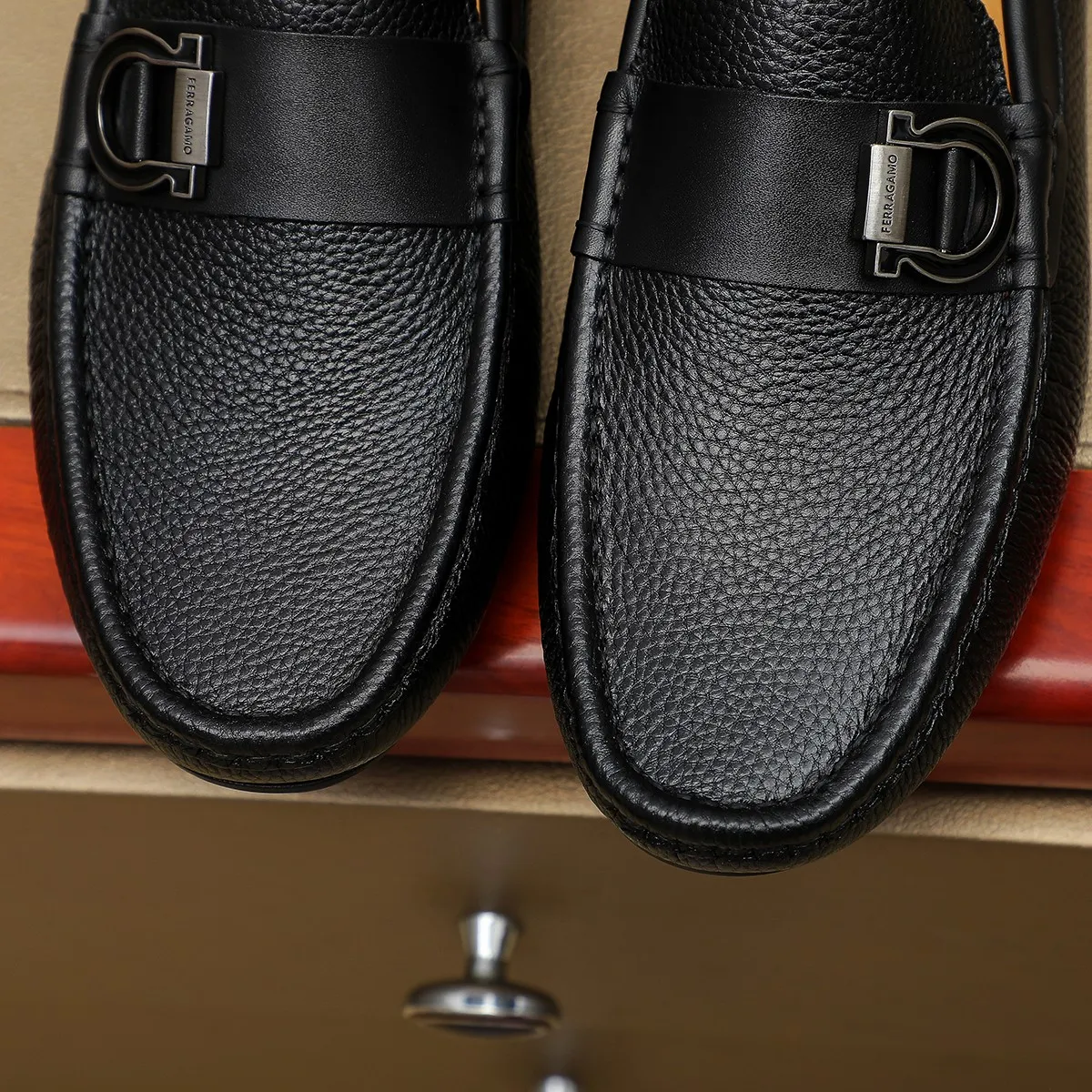 Men's shoes 💰360 🕷🕷【Ferragamo】Ferragamo Popular fashionable casual slip-on shoes🇨🇳Official website counter 1:1 production, original mold opening💯Good quality visible, imported high-end first-layer calfskin, luxurious pigskin lining🌿Very clear texture, high-quality waterproof, non-slip and wear-resistant outsole🎋High quality and low price, truly handmade🍓Color, code number 38-45